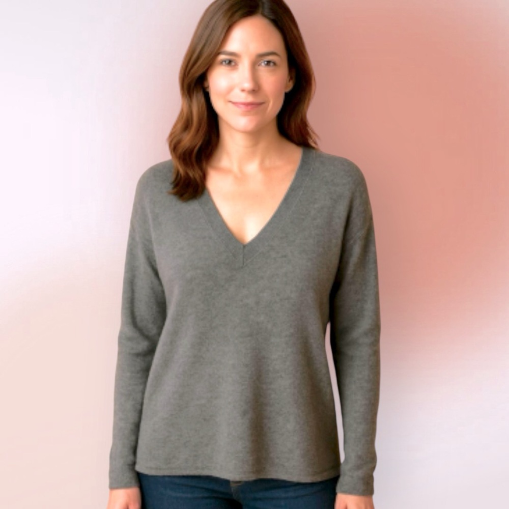 Cynthia Rowley Gray V Neck Long Sleeves 100% Cashmere Relaxed Fit Sweater XS